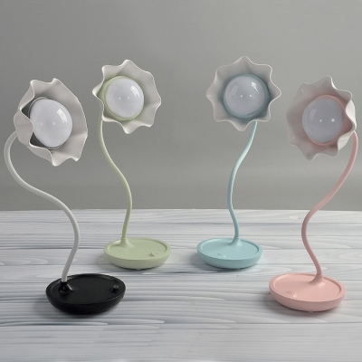587创意花朵触摸感台灯USB充电可弯曲阅读灯