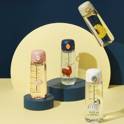 600ML卡通萌宠动物弹盖塑料杯直饮运动带提手学生水杯