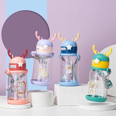 600ML卡通鹿角可爱儿童塑料杯便携背带弹盖吸管水杯