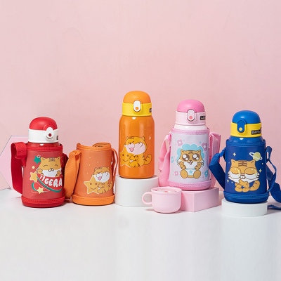 550ML快乐小虎双盖儿童保温杯304不锈钢便携背带水壶