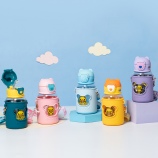 600ML核桃小鸭硅胶套儿童吸管塑料杯(彩盒）