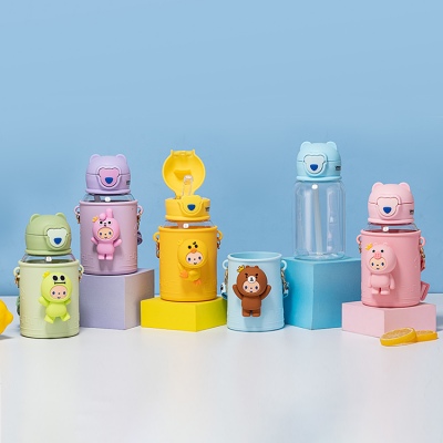 600ml皇冠猴叫叫儿童太空塑料杯（彩盒）