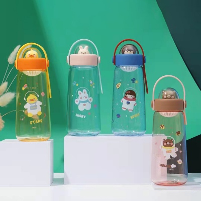 600ML卡通太空人塑料杯微景观便携手提水杯(彩盒）