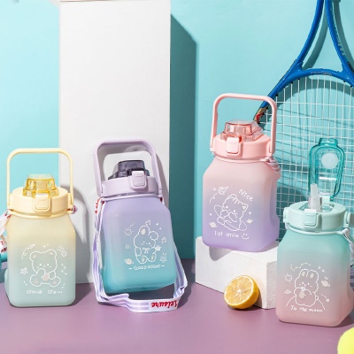 1500ML亿本漫语大容量塑料杯弹跳盖运动水壶（OPP袋）