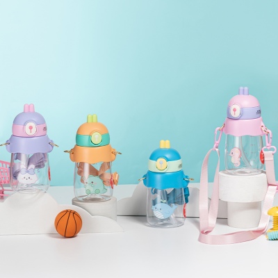 650MLUZU萌兔兔背带塑料杯儿童弹跳盖吸管杯（彩盒）