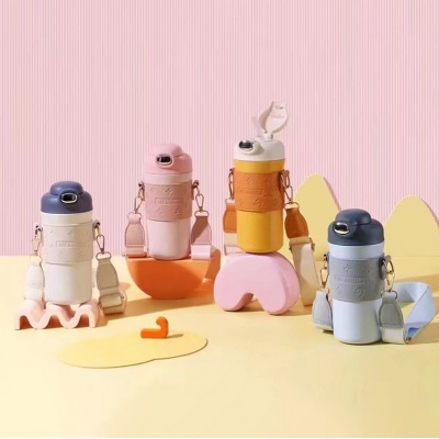 520ML豆包吸管保温杯304不锈钢弹跳盖可斜挎水杯