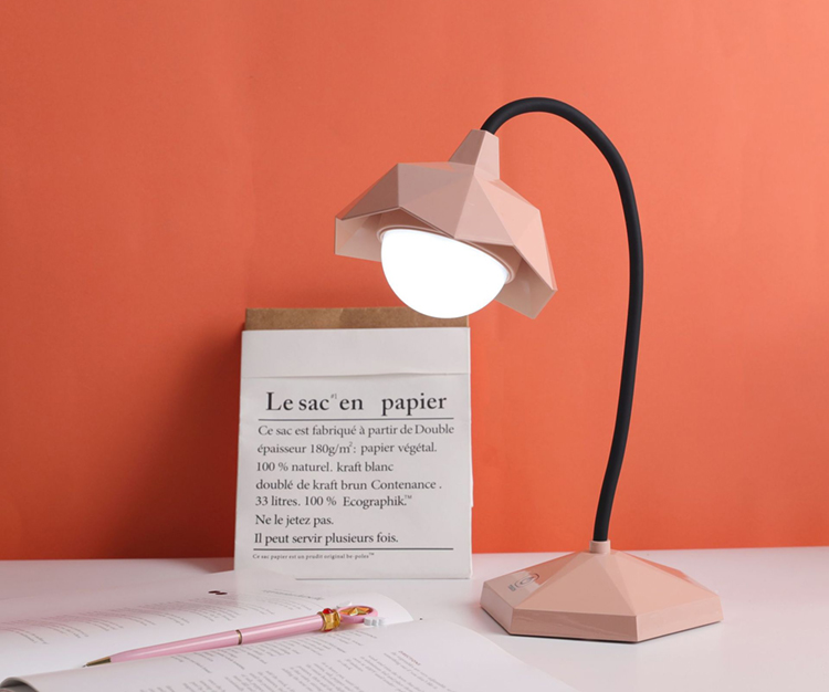 588北欧风触摸感应led台灯卧室床头灯儿童护眼学习灯