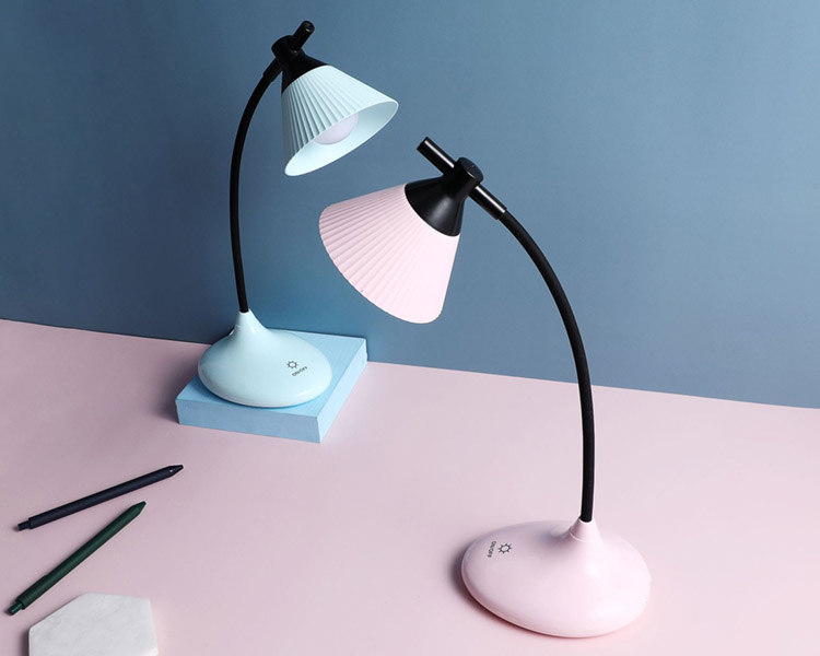 590触摸感应台灯简约北欧学生床头书桌led小夜灯