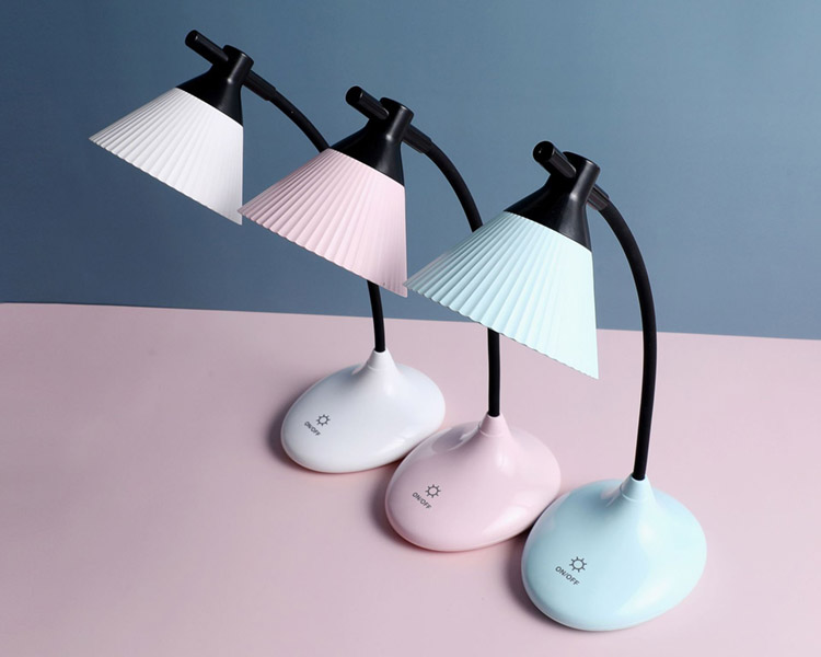 590触摸感应台灯简约北欧学生床头书桌led小夜灯