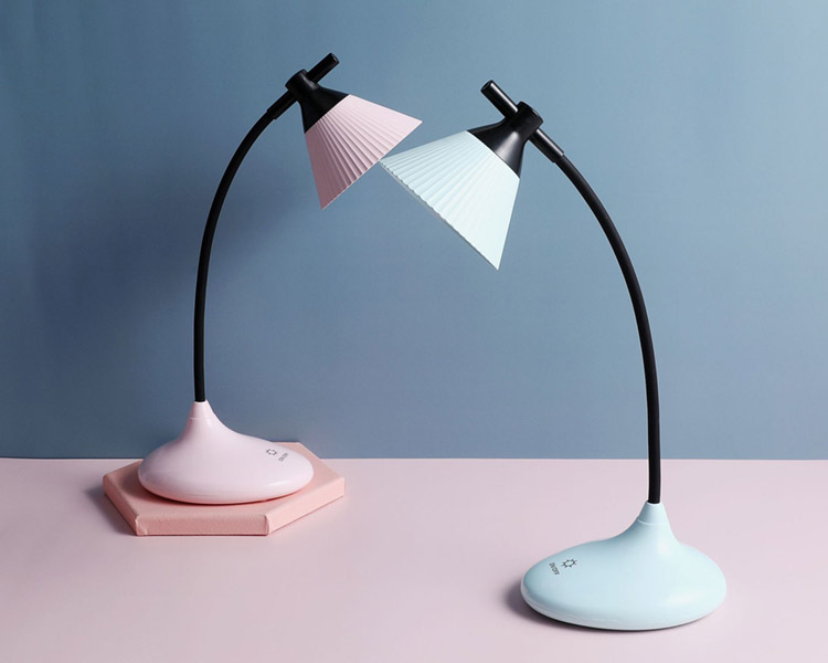 590触摸感应台灯简约北欧学生床头书桌led小夜灯