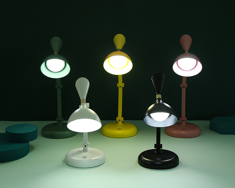 北欧风折叠式台灯触摸感应学生LED调光书桌学习台灯