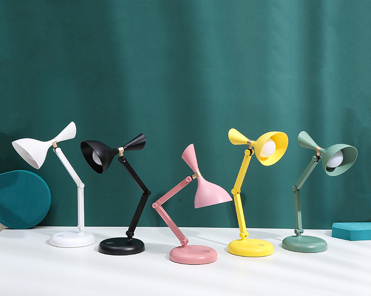 北欧风折叠式台灯触摸感应学生LED调光书桌学习台灯