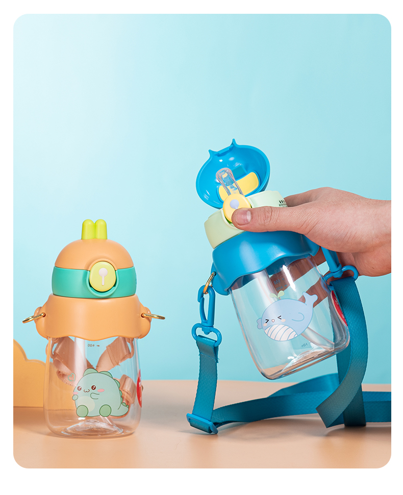 650MLUZU萌兔兔背带塑料杯儿童弹跳盖吸管杯（彩盒）