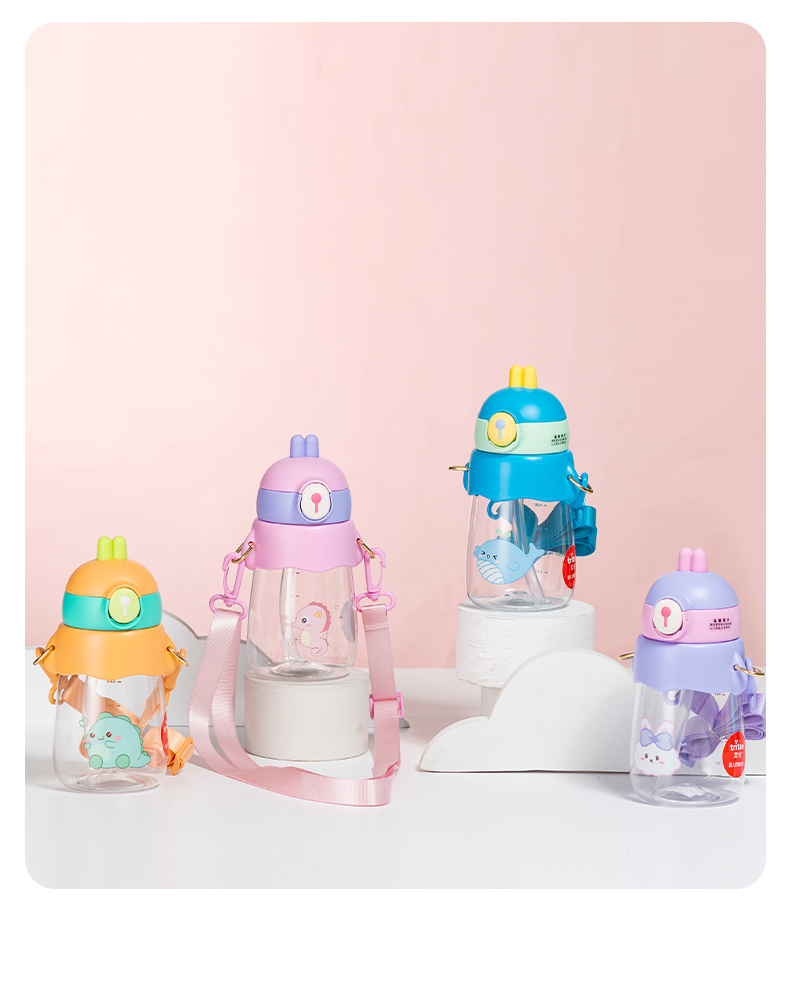 650MLUZU萌兔兔背带塑料杯儿童弹跳盖吸管杯（彩盒）