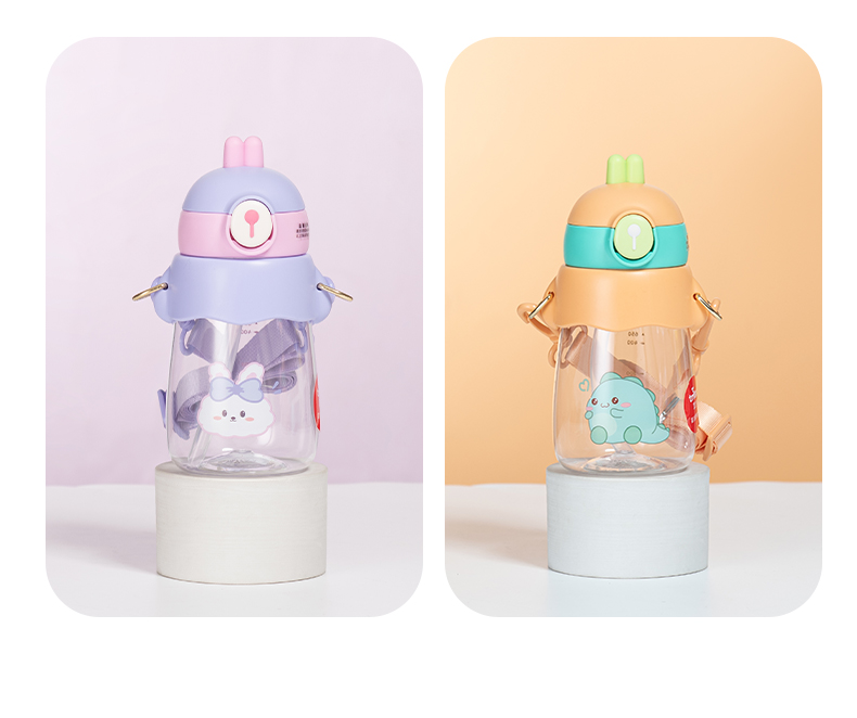 650MLUZU萌兔兔背带塑料杯儿童弹跳盖吸管杯（彩盒）