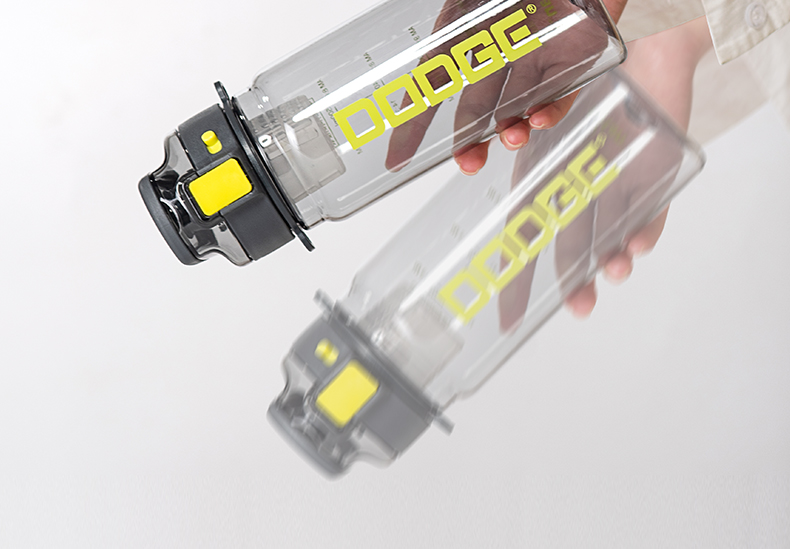 900ML大LOGO道奇律动运动塑料杯个性潮流带茶隔水杯